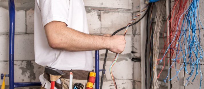 Tapasztalt villanyszerelőket keresünk – kiemelt fizetés, hosszú távú munka Budapest XIII. kerület