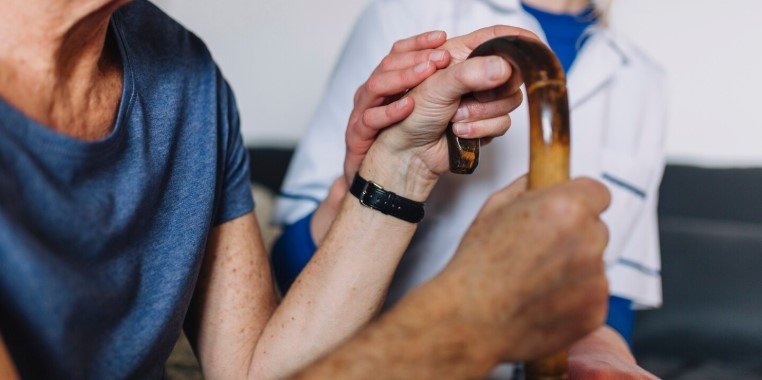 Szociális gondozó-ápoló pozíció Kehidakustányon –​ idősek otthona, teljes munkaidő