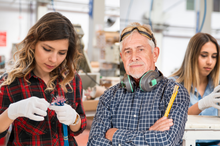 Operátor munka Csolnokon – minden korosztály számára nyitott lehetőség