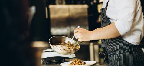 Szakács pozíció Szerencs – stabil munkahely, jól felszerelt konyha