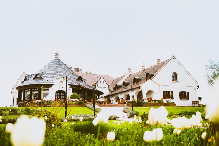 ​Felszolgáló / pincér munkatárs ​Csór – jó csapat, szép környezet