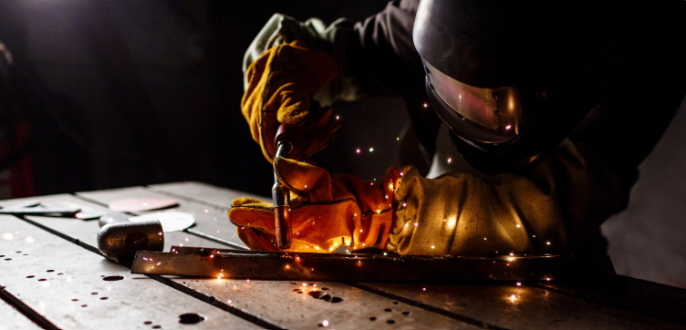 ​Acél, alumínium szerkezetek hegesztésére keresünk munkatársa​kat Budapest ​3. kerületbe